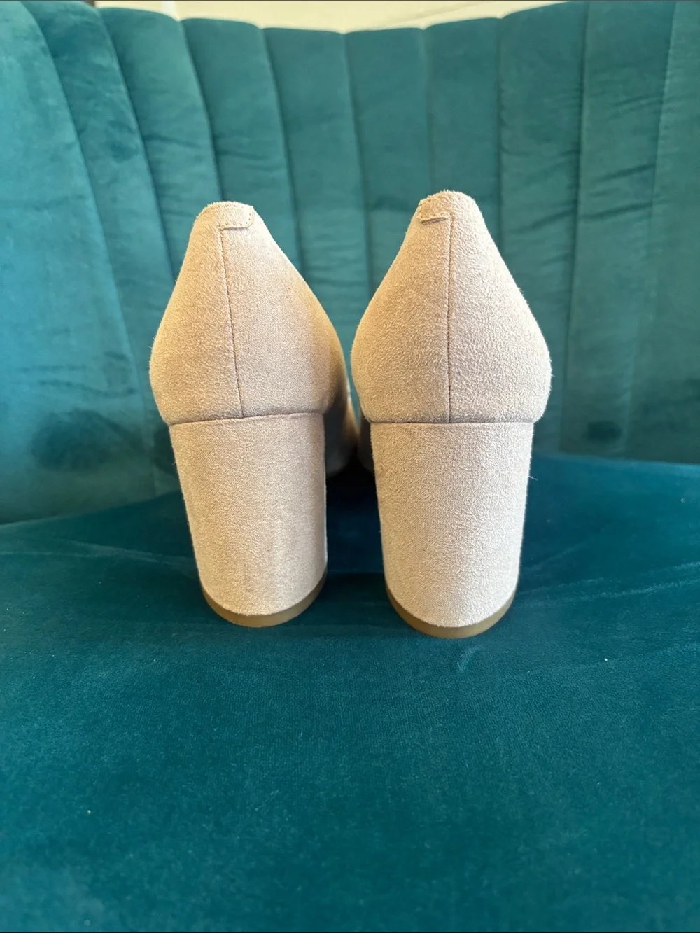 Marc Fisher Pointed Suede Pumps in Nude Size 8 1/2 Like New‎